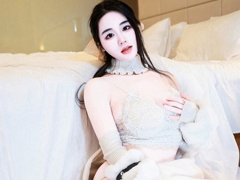 XiuRen Vol.7018 汐汐爱吃草莓