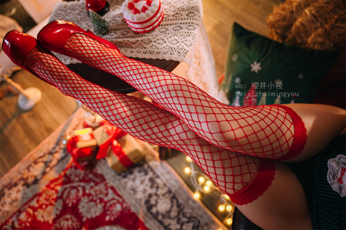 Cosplay美女日奈娇鹿女郎主题圣诞女郎装扮性感低胸连体衣配红丝网袜诱惑写真57P