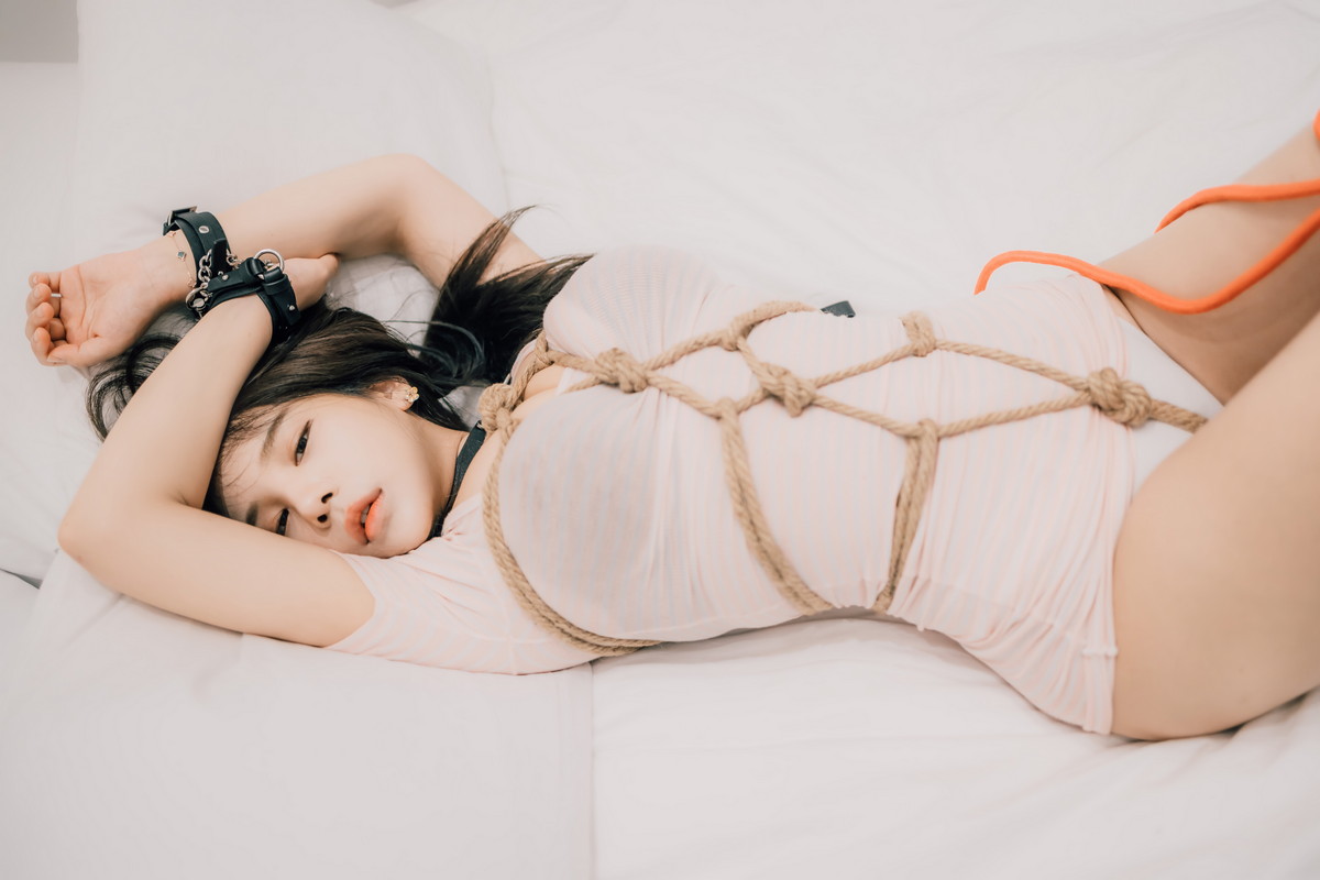 韩国网红美女Zzyuri-Rope Series主题私房绳索系列情趣捆绑秀丰满身材诱惑写真93P
